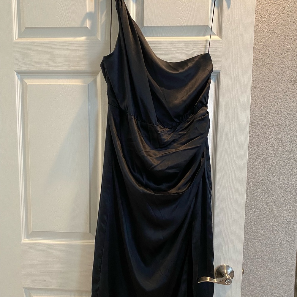 Anthropologie Black Satin Grecian style One Shoulder long dress Size 14 - 16